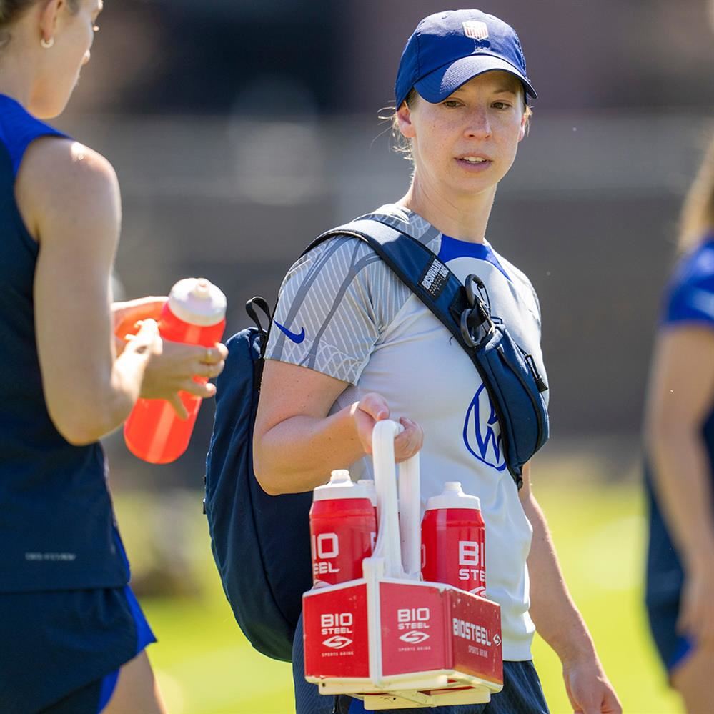  Marie Boo with water bottles